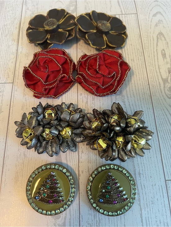 lindsay phillips Shoes - Lindsay Phillips Snaps Rare Christmas Tree & Jingle Bells